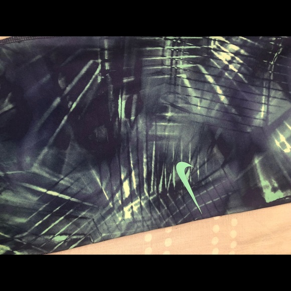 Nike Pro Leggings - Picture 2 of 3